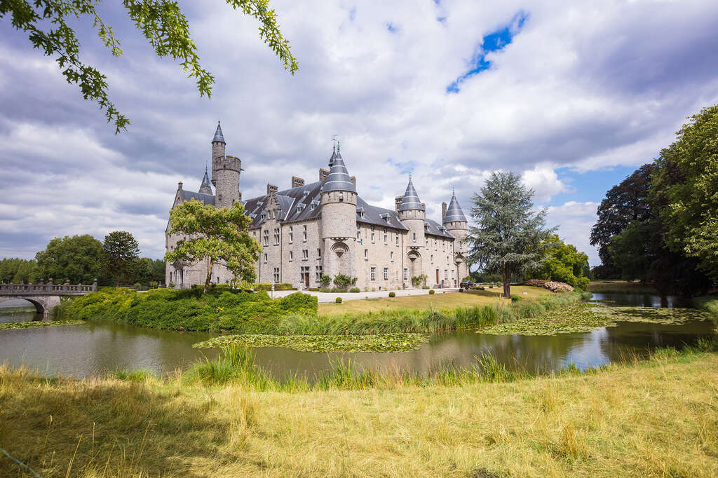 Kasteel Bornem zicht oprijlaan c Toerisme Vlaanderen